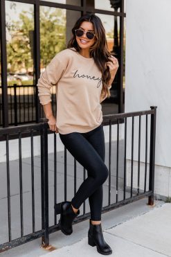 Brand new 🔥 Pink Lily Honey Script Gold Graphic Sweatshirt ❤️ 9 Brand new 🔥 Pink Lily Honey Script Gold Graphic Sweatshirt ❤️ -Tees Shop 1K0A3095 650x