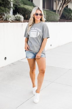 Deals 🎉 Pink Lily Tis The Season Grey Graphic Tee 💯